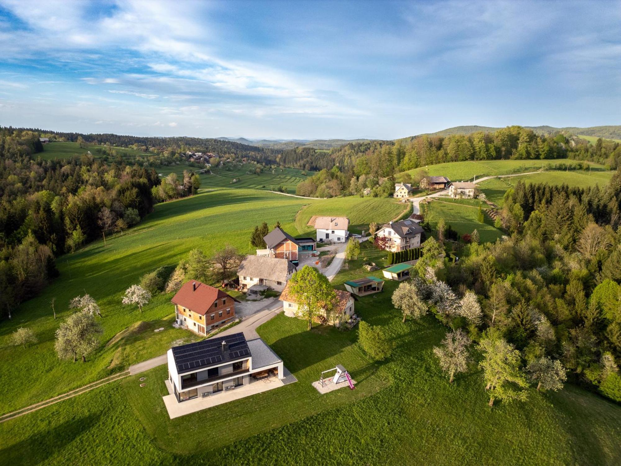 Holiday House Hona Lux Velike Lasce Exteriör bild